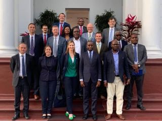 Photo: group picture of the VPI visiting delegation after meeting with the Mozambican Minister of Defence, Cristóvão Artur Chume (front row in the centre). The delegation was composed of representatives from the UK, Switzerland, ICoCA, DCAF, and the NGOs LITE-Africa and Fund for Peace.